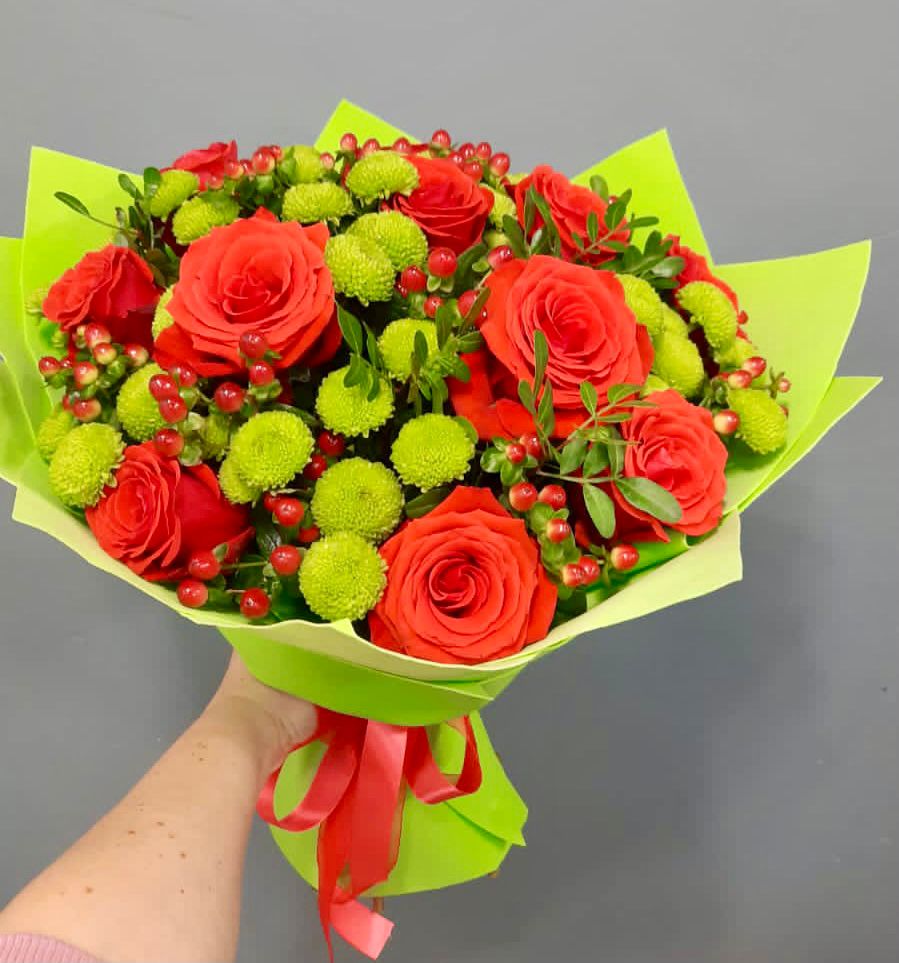 Букет цветов из: Хризантемы и Розы в Лузино