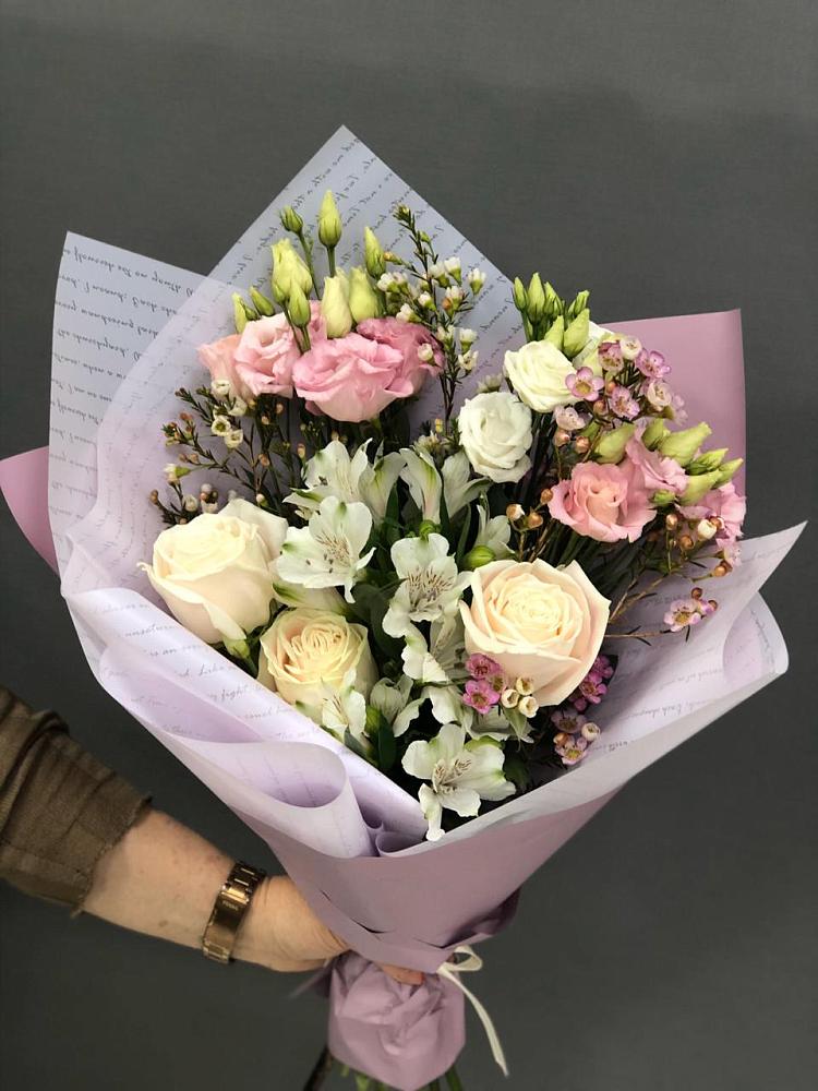 Букет цветов из: Альстромерии, Розы и Лизиантусы в Лузино