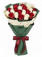 Букет Микс из красных и белых роз в Лузино