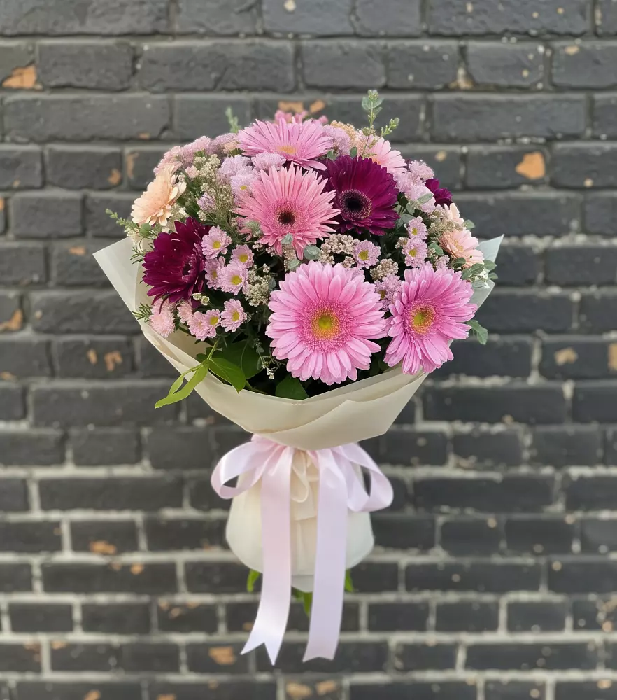 Букет цветов из: Герберы и Хризантемы в Лузино