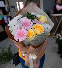 Букет цветов из:  Герберы, Розы и Хризантемы в Лузино