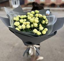 Букет Белые кустовые розы Солинеро в Лузино