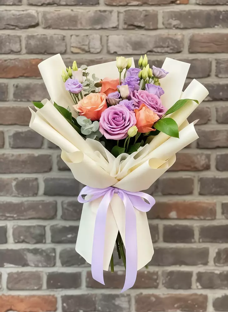 Букет цветов из: Лизиантусы и Розы в Лузино