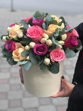 Цветочная композиция из Розы в шляпной коробке в Лузино
