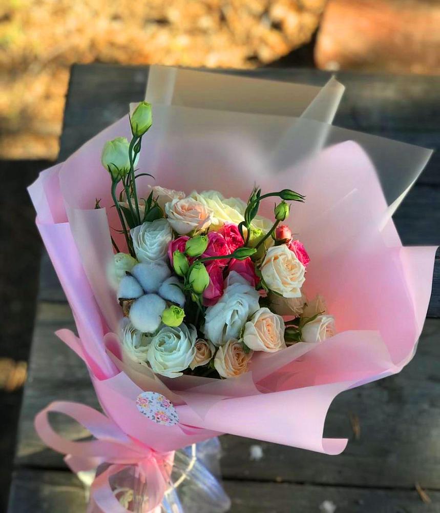 Букет цветов из: Розы и Лизиантусы в Лузино