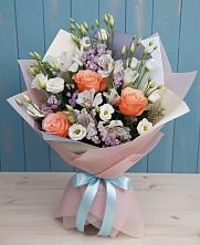 Букет цветов из:  Лизиантусы, Розы, Альстромерии и Гипсофила в Лузино