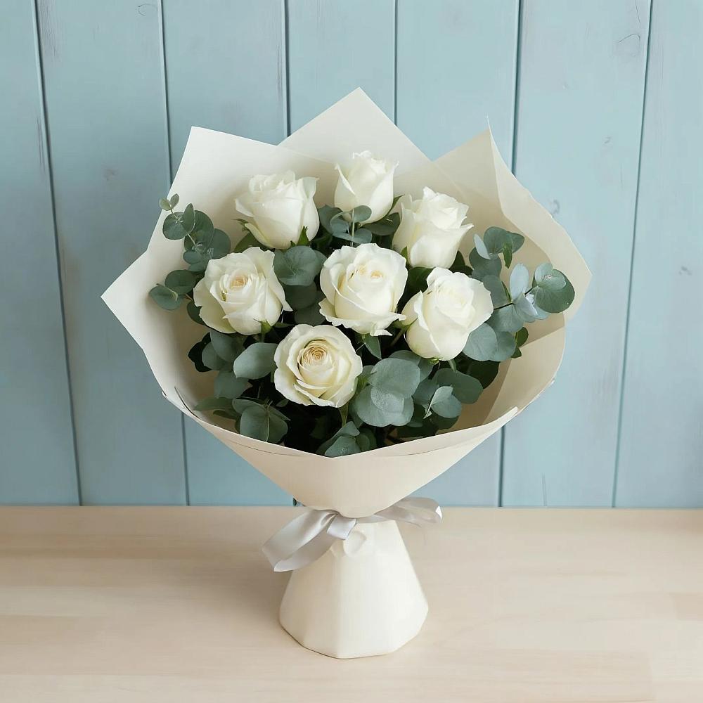 Букет Белые розы в Эвкалипте в Лузино