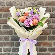 Букет цветов из:  Лизиантусы и Розы в Лузино