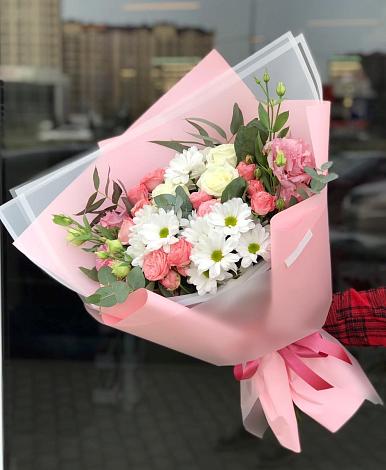 Букет цветов из: Розы, Лизиантусы и Хризантемы в Лузино