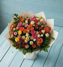 Букет Микс из разноцветных кустовых роз в Лузино