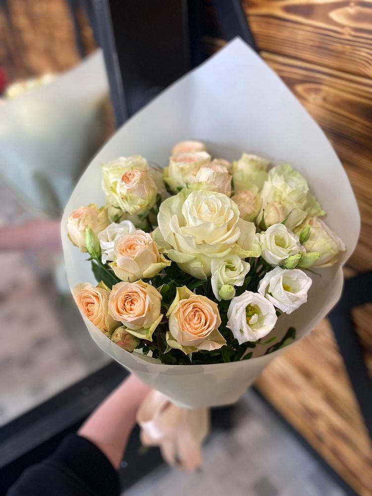 Букет цветов из: Розы и Лизиантусы в Лузино